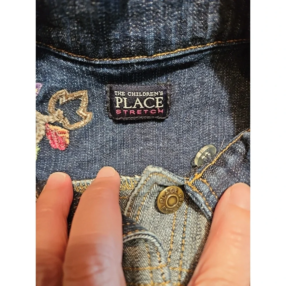 Children's Place Girls Denim Jacket Sz 5 Floral‎ Embroidered Long Sleeve (A882)